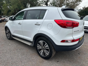 2015 Kia Sportage 1.7 Crdi Ecodynamics 4 2WD Euro 5 (s/s) 5dr in White — image 5