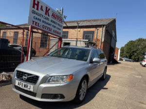 2011 Volvo V70 2.4 D5 Se Lux Geartronic Euro 5 5dr in Silver — image 2