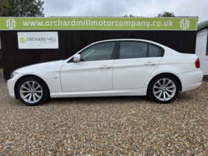 2010 BMW 3 Series 2.0 318i Es Saloon in White — image 3