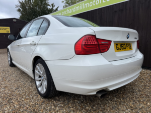 2010 BMW 3 Series 2.0 318i Es Saloon in White — image 4