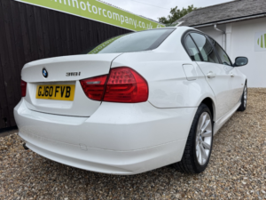 2010 BMW 3 Series 2.0 318i Es Saloon in White — image 6