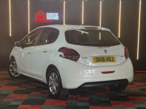 2016 Peugeot 208 1.0 Puretech Active in White — image 3