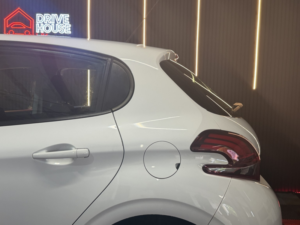 2016 Peugeot 208 1.0 Puretech Active in White — image 5