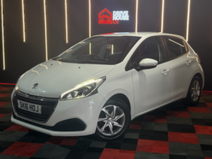 2016 Peugeot 208 1.0 Puretech Active in White — image 6