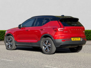 2021 Volvo Xc40 2.0 B4 Mhev R-Design SUV 5dr Petrol Hybrid Auto Euro 6 (s/s) (197 Ps) in Red — image 5