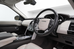 2017 Land Rover Discovery 2.0 Sd4 Hse Auto 4WD Euro 6 (s/s) 5dr in Gold — image 2