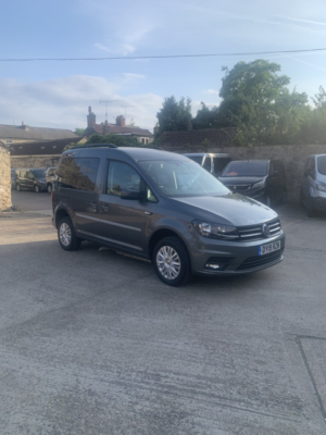 2019 Volkswagen Caddy Life 2.0 Tdi Bluemotion Tech in Grey — image 2