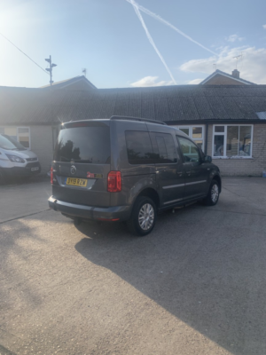 2019 Volkswagen Caddy Life 2.0 Tdi Bluemotion Tech in Grey — image 3