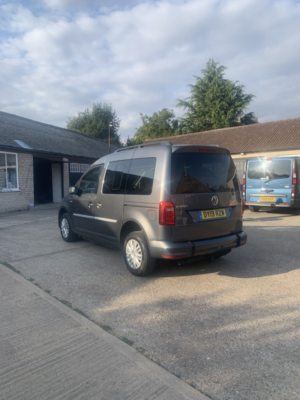 2019 Volkswagen Caddy Life 2.0 Tdi Bluemotion Tech in Grey — image 4