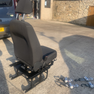 2019 Volkswagen Caddy Life 2.0 Tdi Bluemotion Tech in Grey — image 6