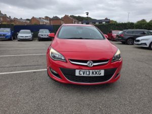 2013 Vauxhall Astra 2.0 Cdti Se in Red — image 2