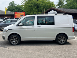 2022 Volkswagen Transporter 2.0 Tdi T30 Startline Kombi Double Cab 5dr Diesel Manual Fwd Swb Euro 6 (s/s) (110 Ps) in White — image 4