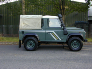 2008 Land Rover Defender 90 Ref 8709 - Land Rover Defender 90 Pick Up 2.4 Tdci - Special Specification (rhd - Uk Car) in Green — image 2