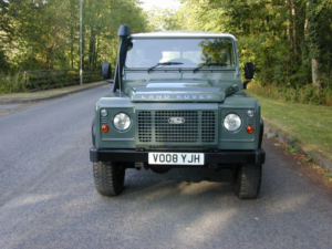 2008 Land Rover Defender 90 Ref 8709 - Land Rover Defender 90 Pick Up 2.4 Tdci - Special Specification (rhd - Uk Car) in Green — image 4