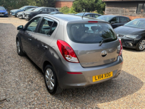 2014 Hyundai I20 1.4 Active Auto Euro 5 5dr in Grey — image 4