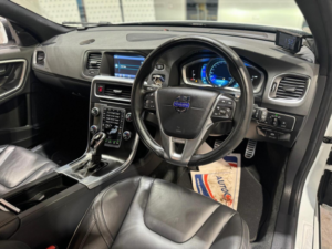2014 Volvo V60 1.6 T3 R-Design Powershift Euro 5 5dr in White — image 2