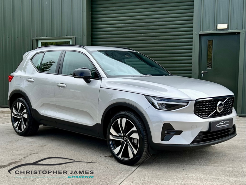 2025 Volvo Xc40 2.0 Plus Dark B3 (163 Hp) in Silver — image 1