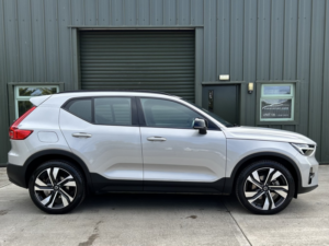 2025 Volvo Xc40 2.0 Plus Dark B3 (163 Hp) in Silver — image 3