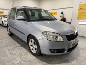 2010 Skoda Roomster 1.9 Tdi Se in Blue — image 3