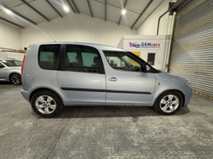 2010 Skoda Roomster 1.9 Tdi Se in Blue — image 5