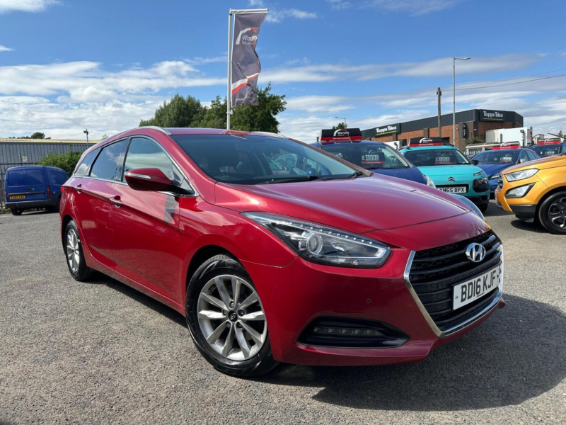 2016 Hyundai I40 1.7 Crdi Blue Drive Se Nav Tourer Euro 6 (s/s) 5dr in Red — image 1