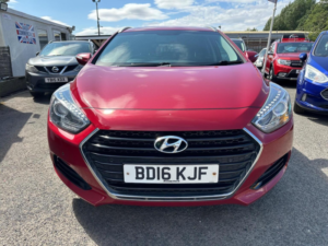 2016 Hyundai I40 1.7 Crdi Blue Drive Se Nav Tourer Euro 6 (s/s) 5dr in Red — image 2