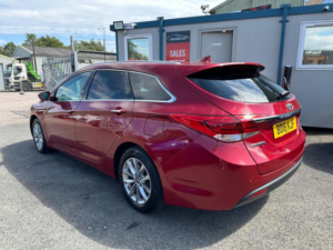2016 Hyundai I40 1.7 Crdi Blue Drive Se Nav Tourer Euro 6 (s/s) 5dr in Red — image 4