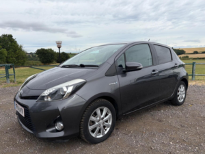 2014 Toyota Yaris 1.5 Vvt-H Icon Plus CVT Euro 5 5dr in Grey — image 2