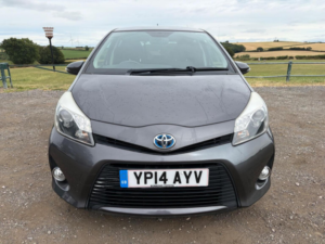 2014 Toyota Yaris 1.5 Vvt-H Icon Plus CVT Euro 5 5dr in Grey — image 4