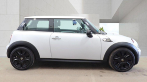 2009 MINI Hatch 1.6 Cooper Camden Euro 4 3dr in Silver — image 5