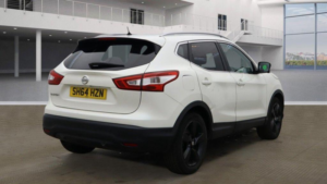 2014 Nissan Qashqai 1.2 Dig-T N-Tec+ 2WD Euro 5 (s/s) 5dr in White — image 4
