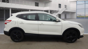 2014 Nissan Qashqai 1.2 Dig-T N-Tec+ 2WD Euro 5 (s/s) 5dr in White — image 5
