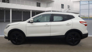 2014 Nissan Qashqai 1.2 Dig-T N-Tec+ 2WD Euro 5 (s/s) 5dr in White — image 6