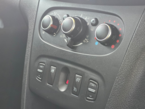 2018 Dacia Sandero Stepway 0.9 Tce Comfort Hatchback 5dr Petrol Manual Euro 6 (s/s) (90 Ps) in Blue — image 6