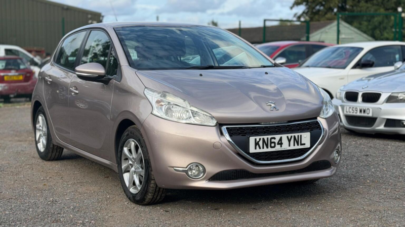 2014 Peugeot 208 1.2 Vti Puretech Active Euro 5 5dr in Pink — image 1