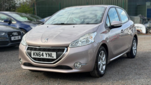 2014 Peugeot 208 1.2 Vti Puretech Active Euro 5 5dr in Pink — image 3
