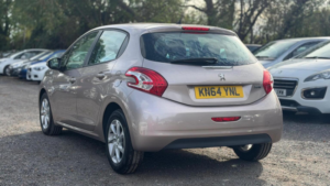 2014 Peugeot 208 1.2 Vti Puretech Active Euro 5 5dr in Pink — image 4