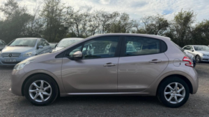 2014 Peugeot 208 1.2 Vti Puretech Active Euro 5 5dr in Pink — image 5