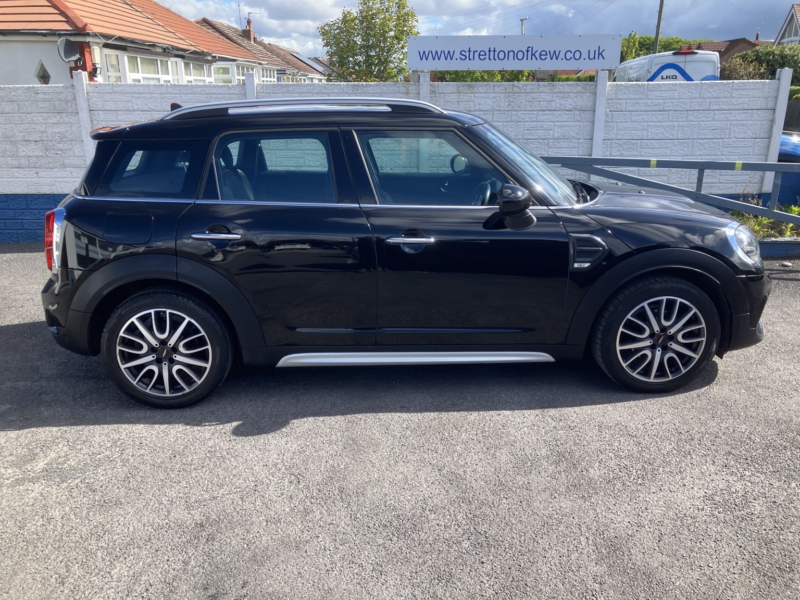 2019 MINI Countryman 1.5 Countryman Cooper Sport in Black — image 1