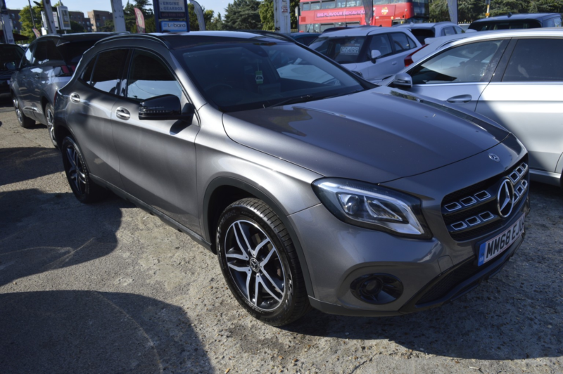 2018 Mercedes-Benz Gla 1.6 Gla180 Urban Edition in Grey — image 1