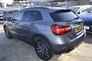 2018 Mercedes-Benz Gla 1.6 Gla180 Urban Edition in Grey — image 4