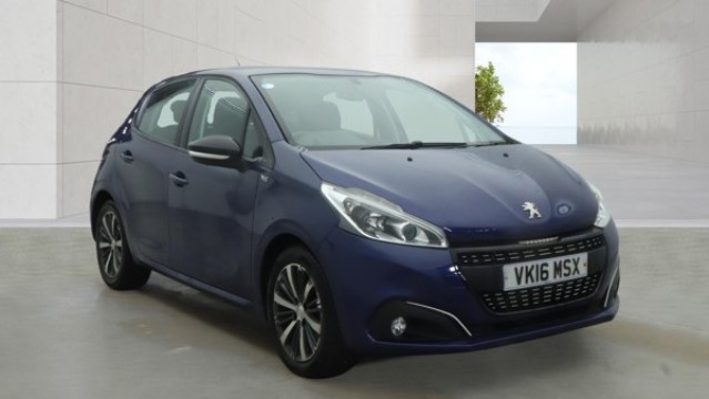 2016 Peugeot 208 1.2 Puretech Xs White in Blue — image 1