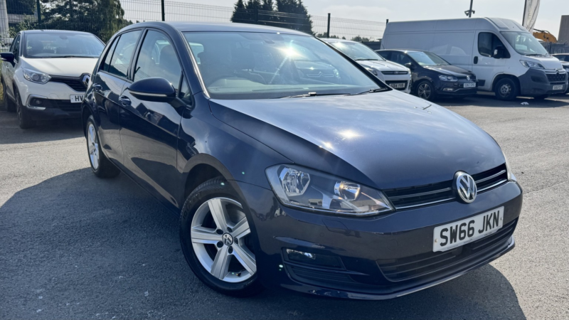 2016 Volkswagen Golf 1.4 Tsi Bluemotion Tech Match Edition in Blue — image 1