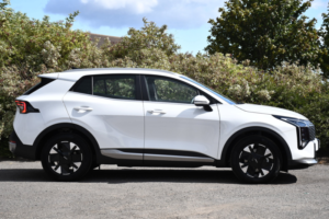 2025 Kia Sportage 1.6 H T-Gdi Pure SUV 5dr Petrol Hybrid Auto Euro 6 (s/s) (235 Bhp) in White — image 2