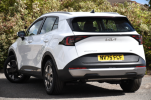 2025 Kia Sportage 1.6 H T-Gdi Pure SUV 5dr Petrol Hybrid Auto Euro 6 (s/s) (235 Bhp) in White — image 3