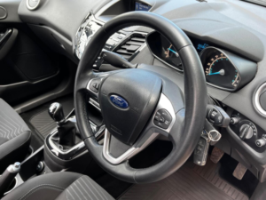 2013 Ford Fiesta 1.0t Ecoboost Titanium Euro 5 (s/s) 5dr in Silver — image 2