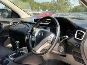 2016 Nissan Qashqai 1.5 Dci N-Connecta 2WD Euro 6 (s/s) 5dr in Silver — image 2
