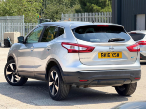 2016 Nissan Qashqai 1.5 Dci N-Connecta 2WD Euro 6 (s/s) 5dr in Silver — image 3
