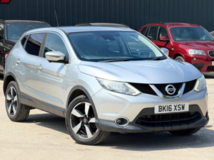 2016 Nissan Qashqai 1.5 Dci N-Connecta 2WD Euro 6 (s/s) 5dr in Silver — image 5