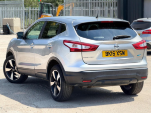 2016 Nissan Qashqai 1.5 Dci N-Connecta 2WD Euro 6 (s/s) 5dr in Silver — image 6